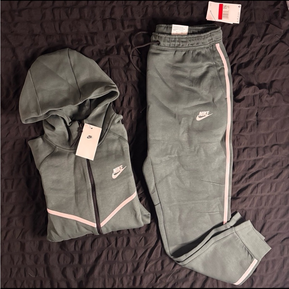 Reflective Nike Tech military Green